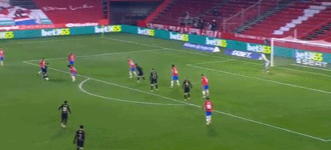 从英超第二滑落至降级区：卖主力“后遗症”发作，还是赛程太难？