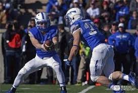 为什么棒球比赛中的比分牌上除了得分还有安打数和失误数