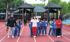 为什么客队球员进入异地球场时需要更长时间来适应灯光的亮度